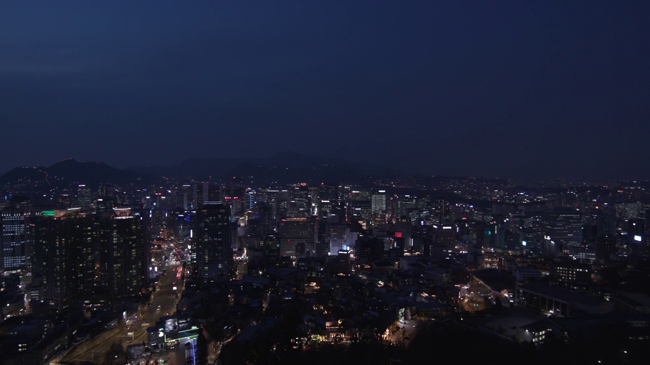 南萨姆首尔塔/龙山区，韩国首尔市中心的夜景视频素材