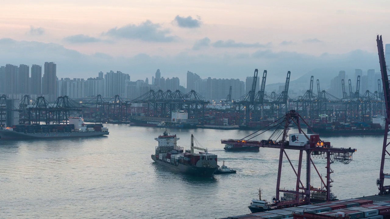 日出时香港国际货柜码头的时程图视频素材