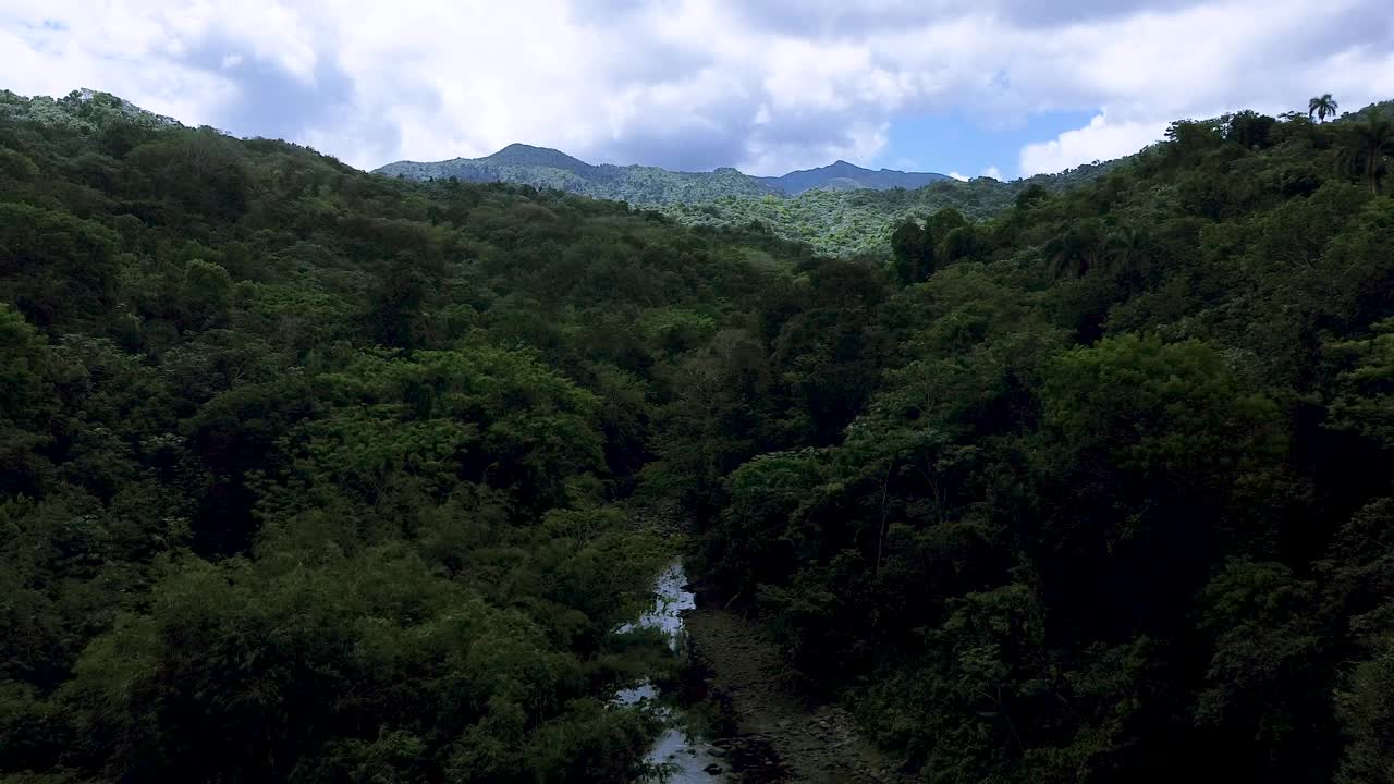 远离群山视频素材