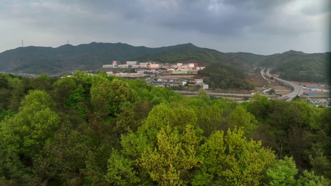 韩国忠清南道公州市工业园区、旌安立交、道路、村庄周边风景视频素材