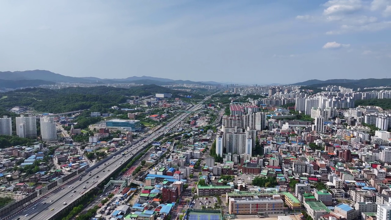 京釜高速公路周边市区/京畿龙仁市起兴区视频素材