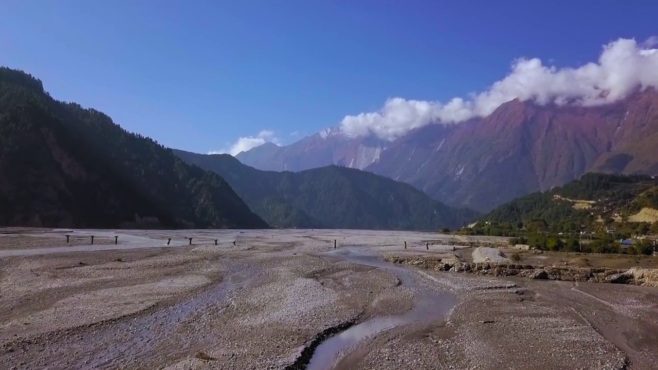 甘达基河乔姆索姆，野马喜马拉雅山脉尼泊尔视频素材