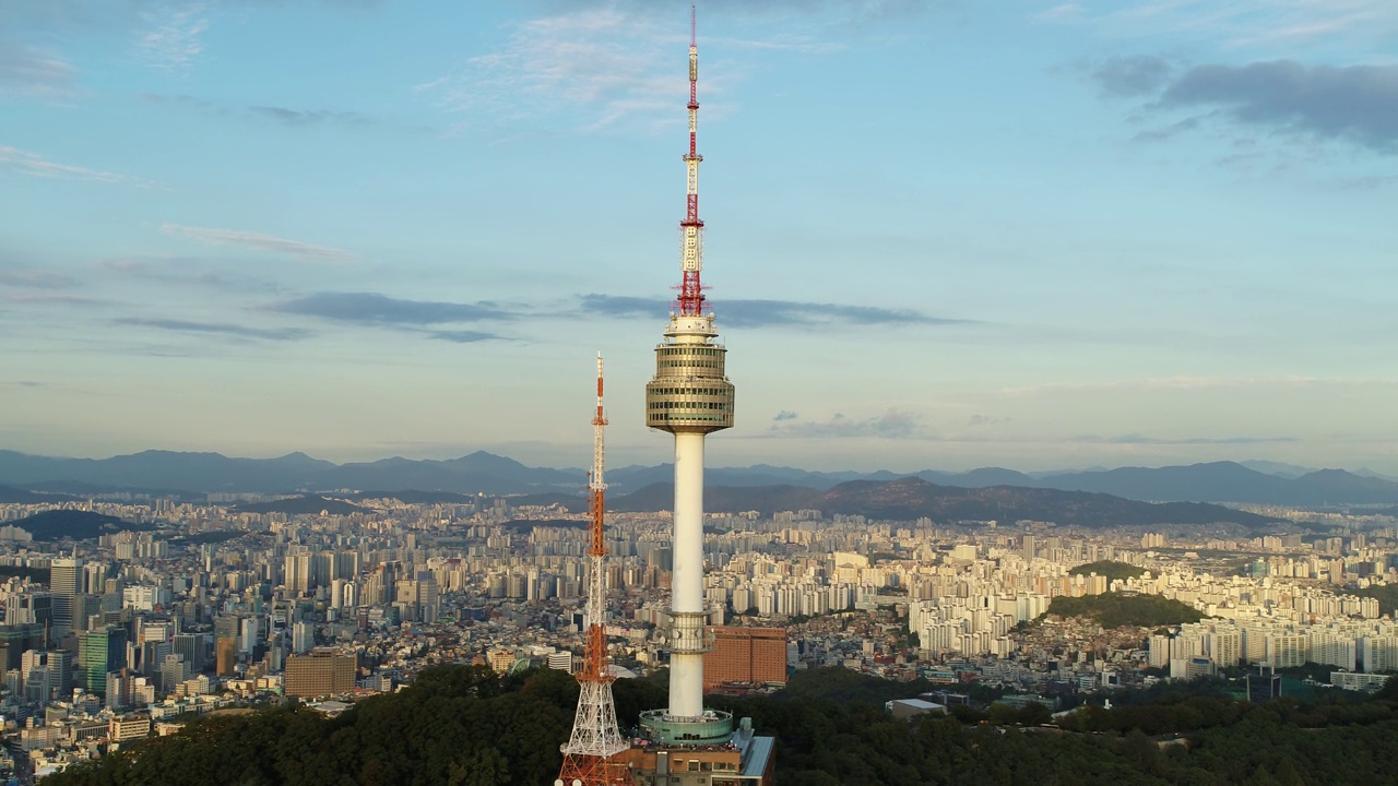 南山首尔塔附近的市中心/韩国首尔龙山区视频素材