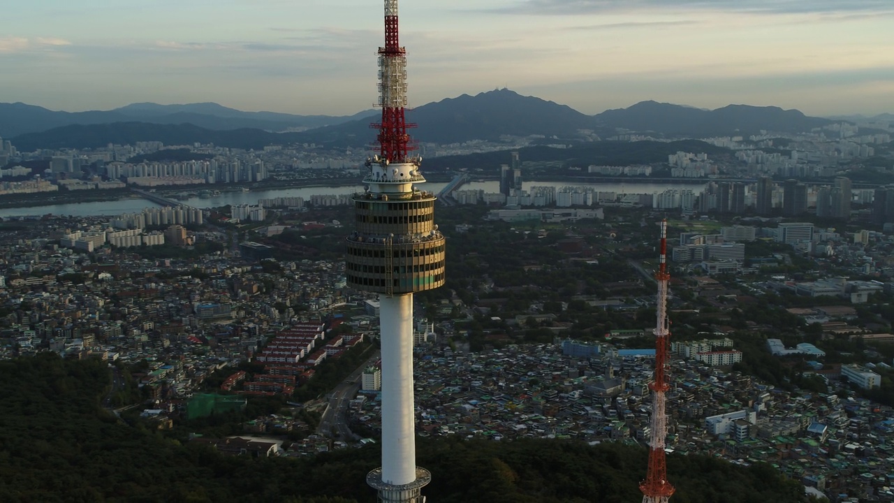 汉江和南山首尔塔附近的市中心/首尔龙山区，韩国视频素材