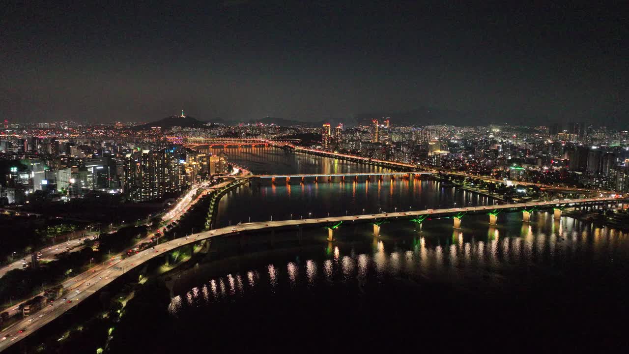 首尔广津区江南区汉江、清潭大桥、永东大桥附近的市中心夜景视频素材