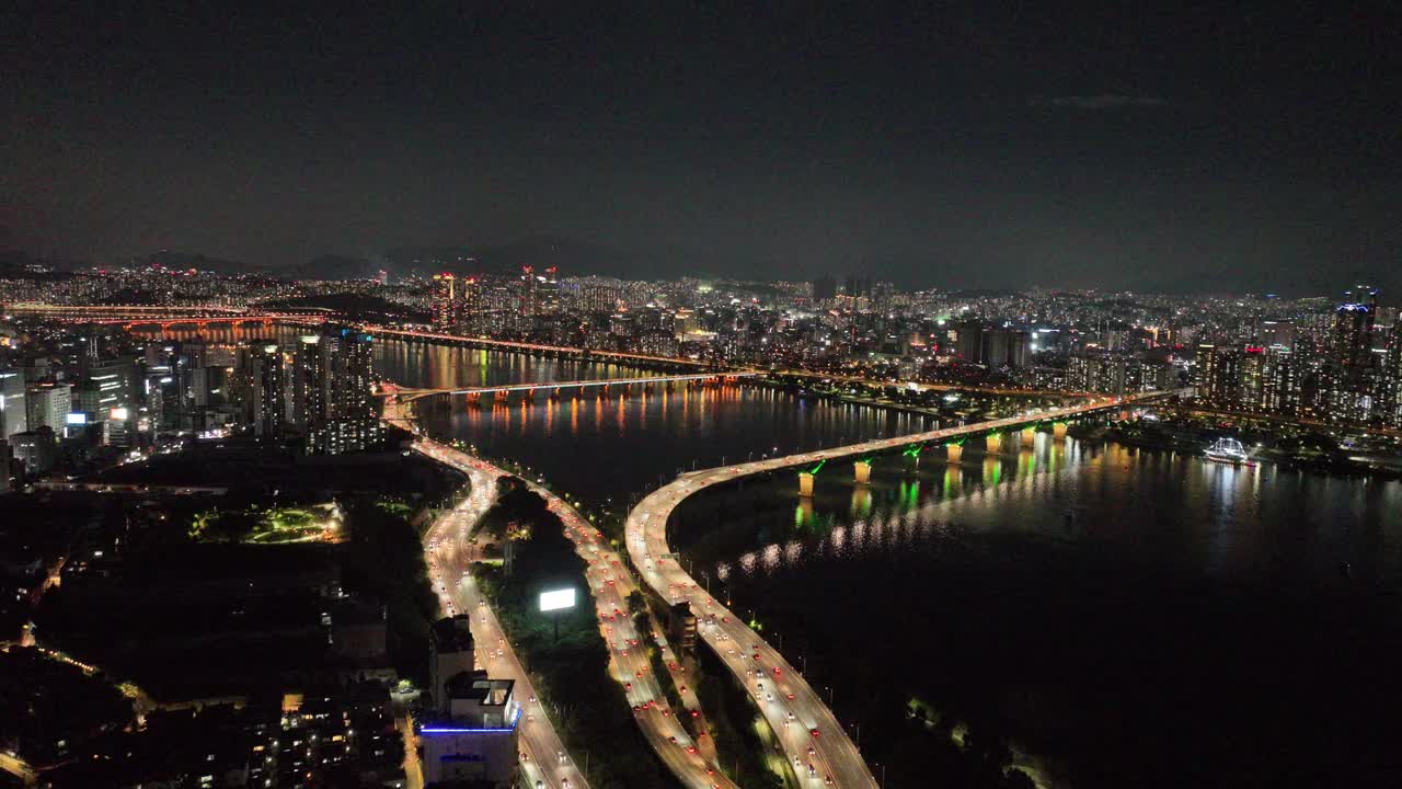 首尔广津区江南区汉江、清潭大桥、永东大桥附近的市中心夜景视频素材