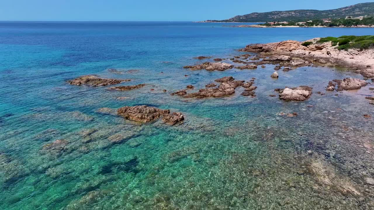 法国科西嘉岛上的蒂萨诺村海岸线视频素材