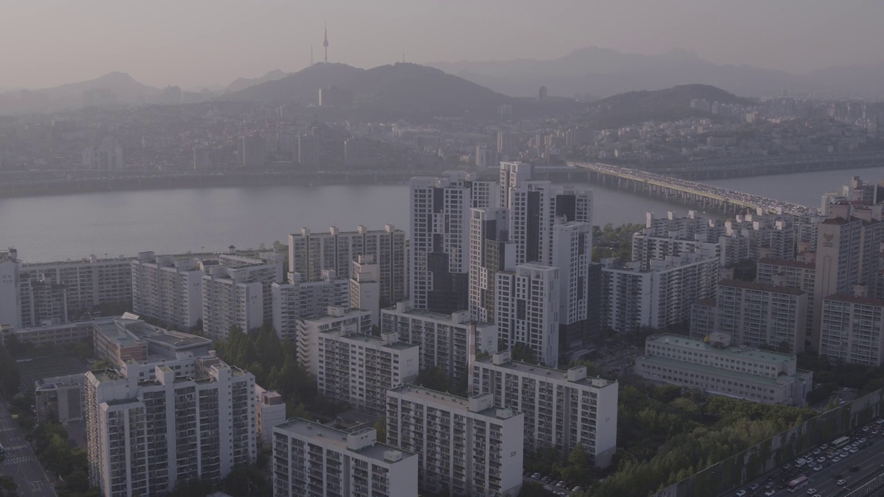 汉江市中心、南山首尔大厦和公寓园区/首尔瑞草区龙山区视频素材