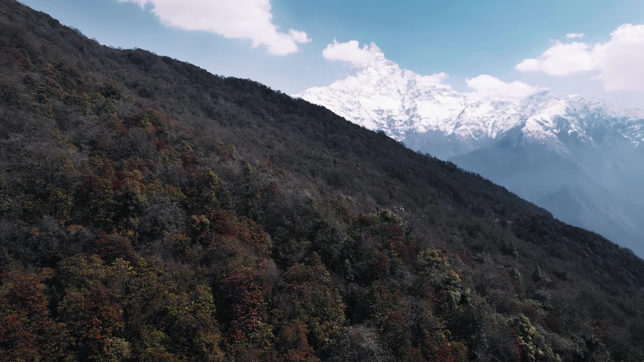 尼泊尔的山脉令人敬畏视频素材