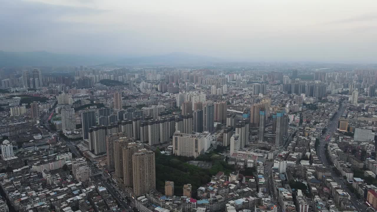 城市高层建筑的鸟瞰图视频素材