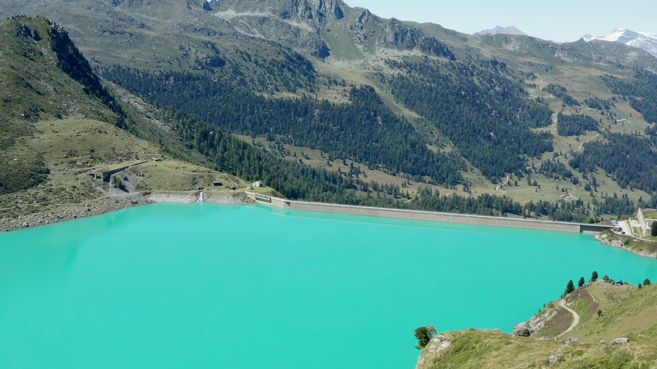 景观场景范围:Lac du Vieux Emosson瑞士绿松石湖，用于壁纸视频素材