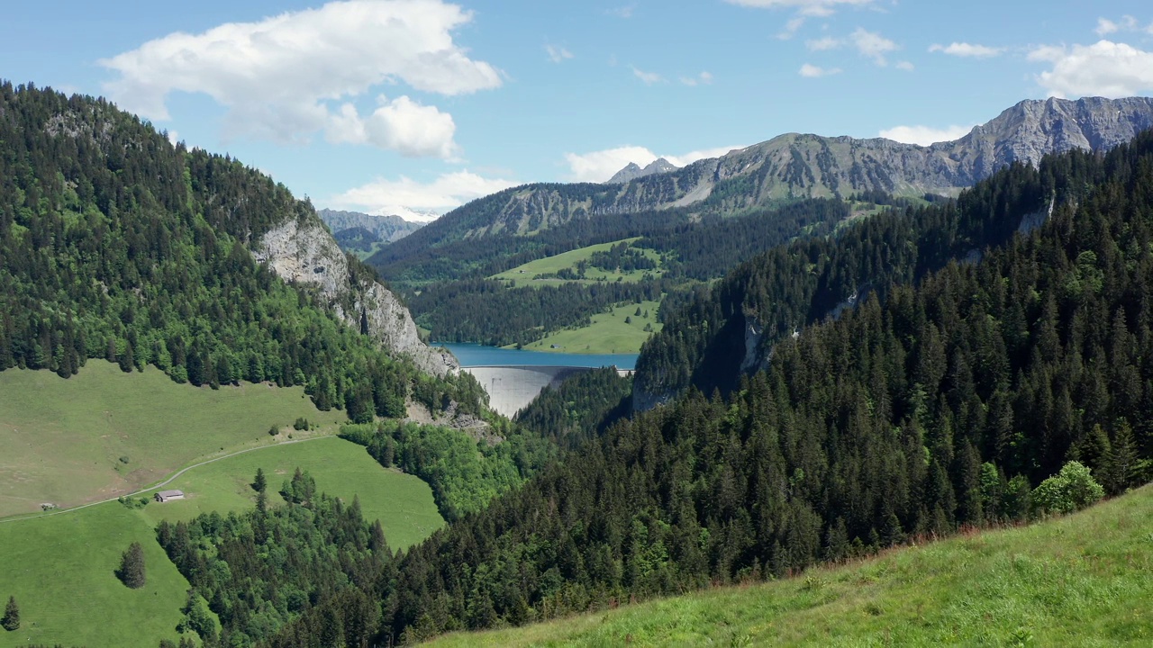 美丽的风景Lac du Vieux Emosson绿松石湖和山脉在瑞士，为壁纸视频素材