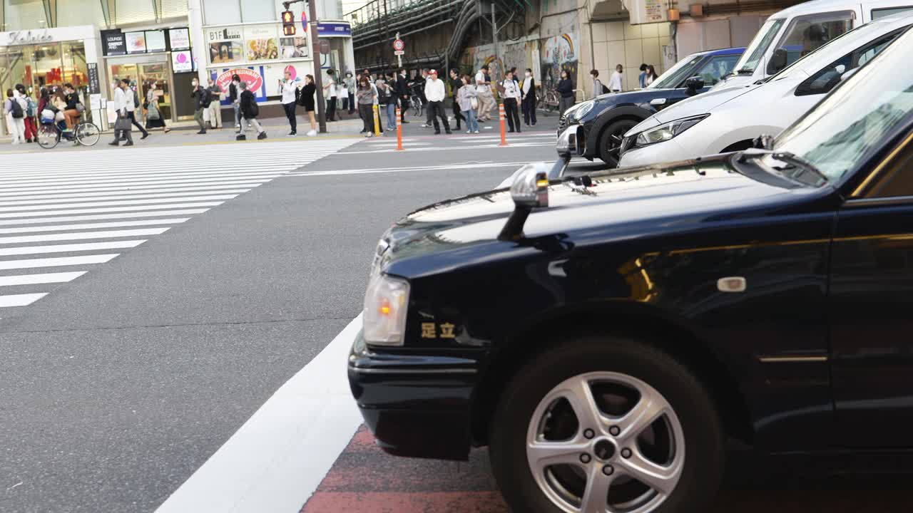 日本东京新宿区的十字路口视频素材