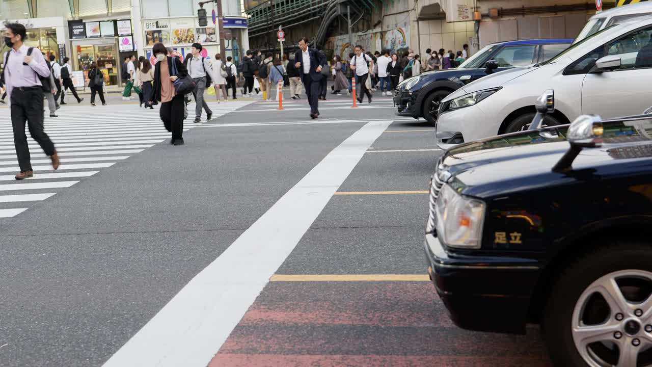 日本东京新宿区的十字路口视频素材