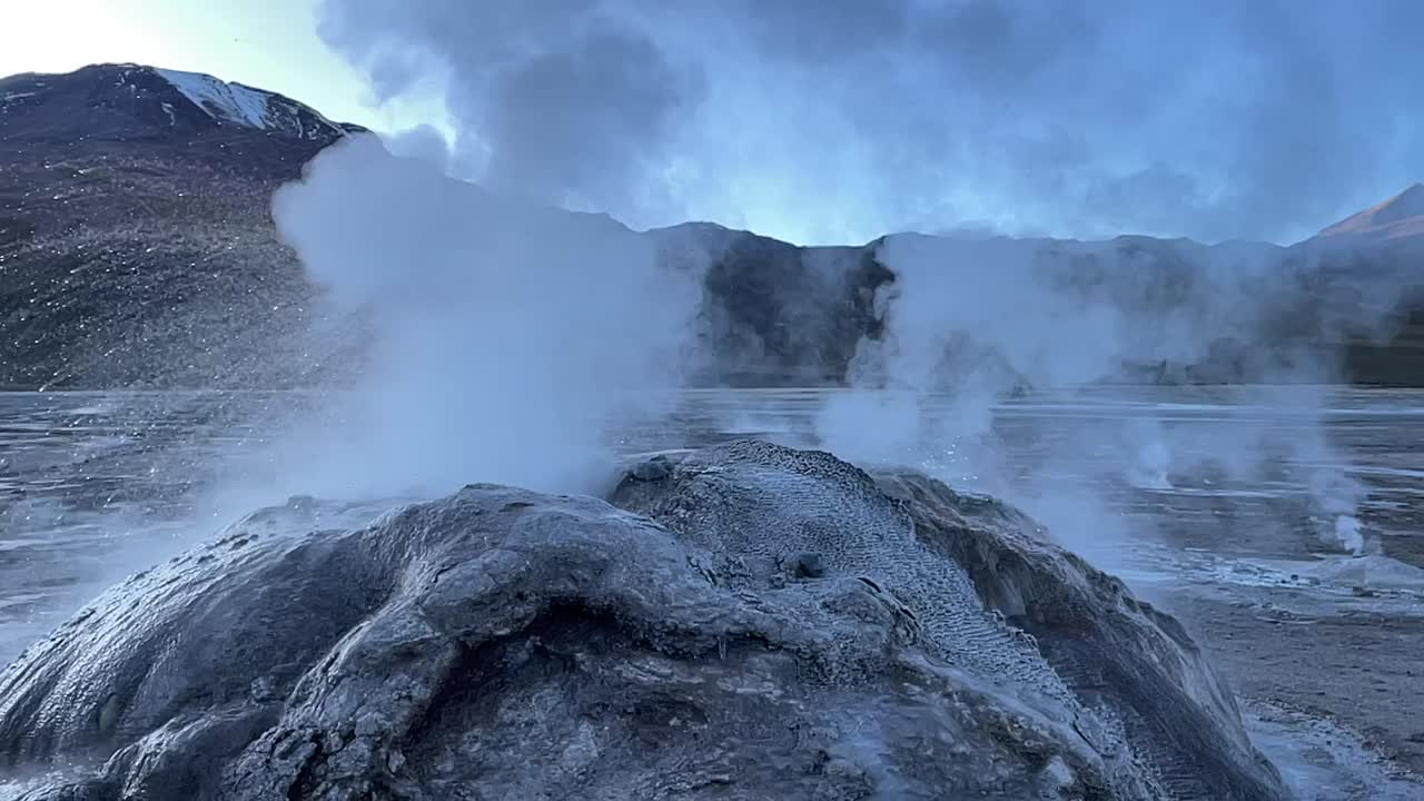 阿塔卡马的El Tatio间歇泉视频下载