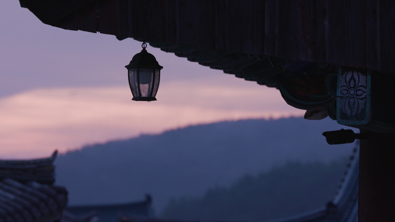 夕阳下的铜道寺/韩国庆尚南道梁山市视频素材