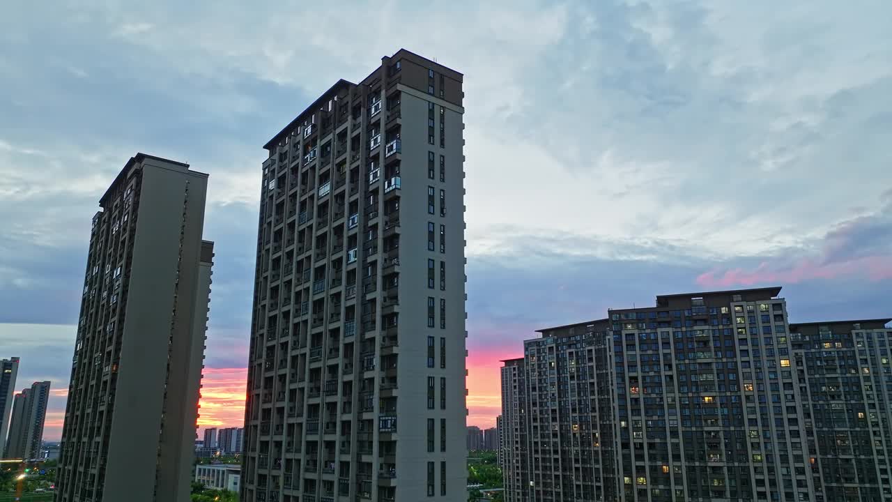 中国日落时的天空景观和城市天际线视频素材