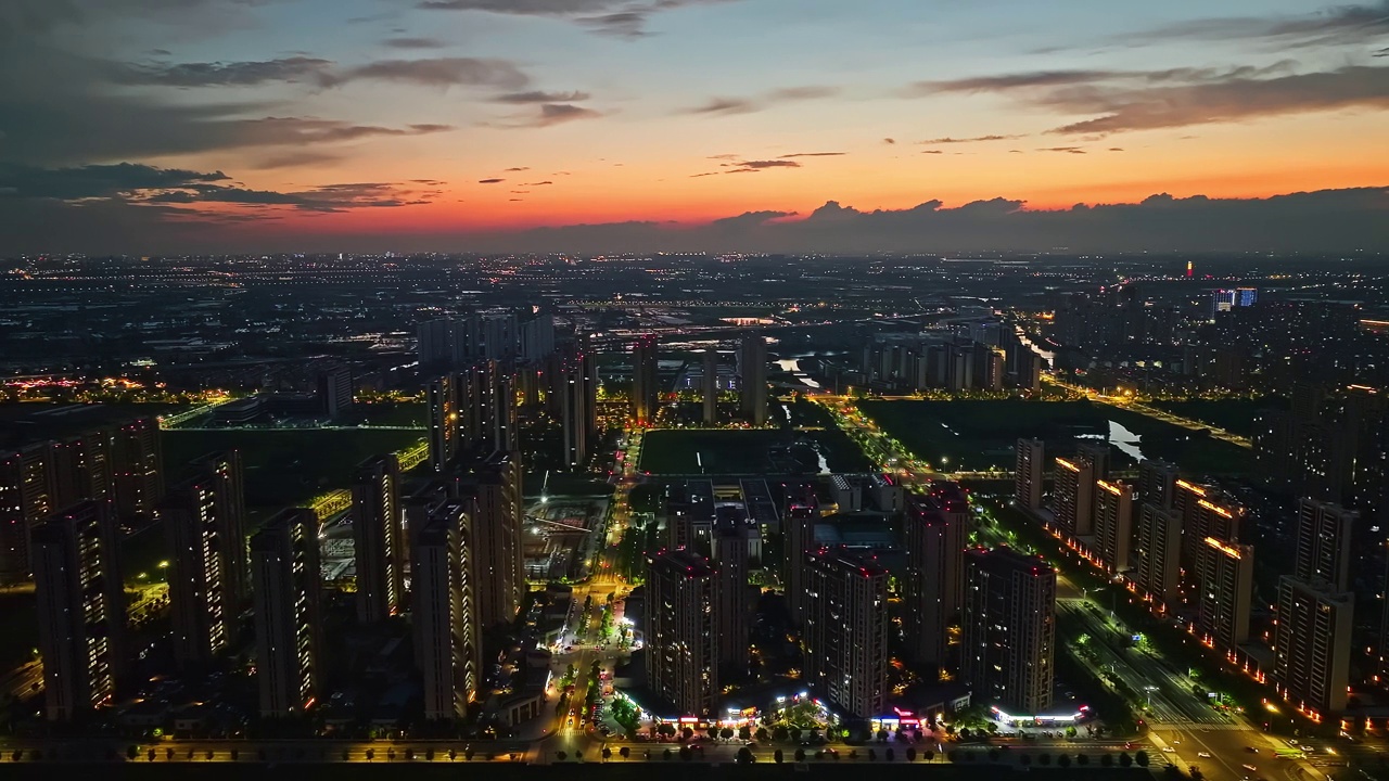 航空摄影的天空景观和城市天际线在中国日落视频素材