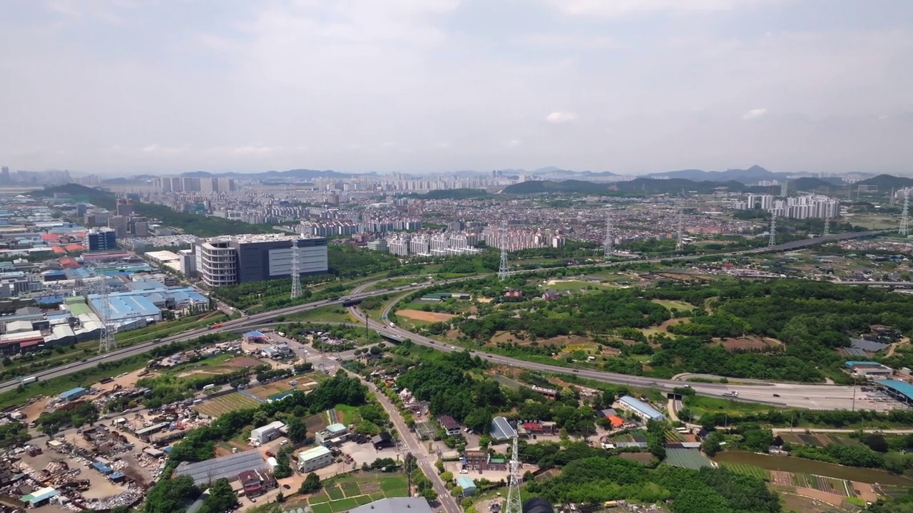 韩国京畿道始兴市，始华国家工业园区附近的市中心视频素材