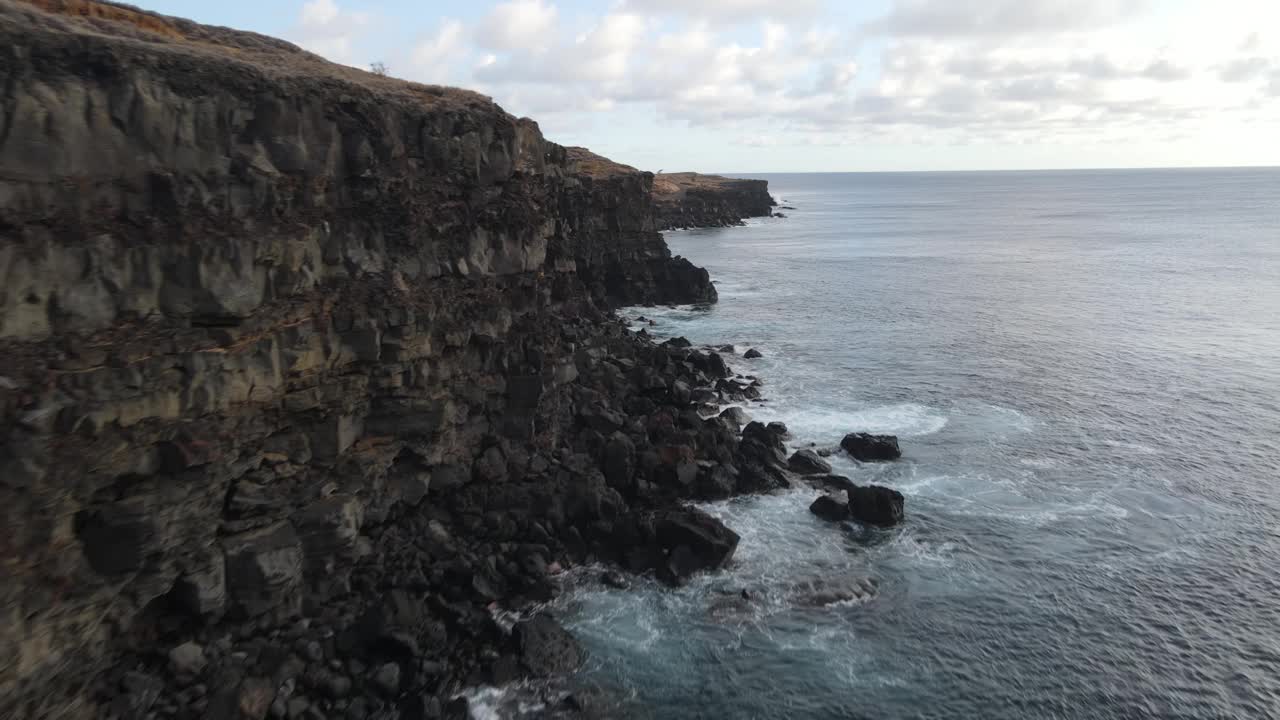 夏威夷崎岖海岸航拍图视频素材