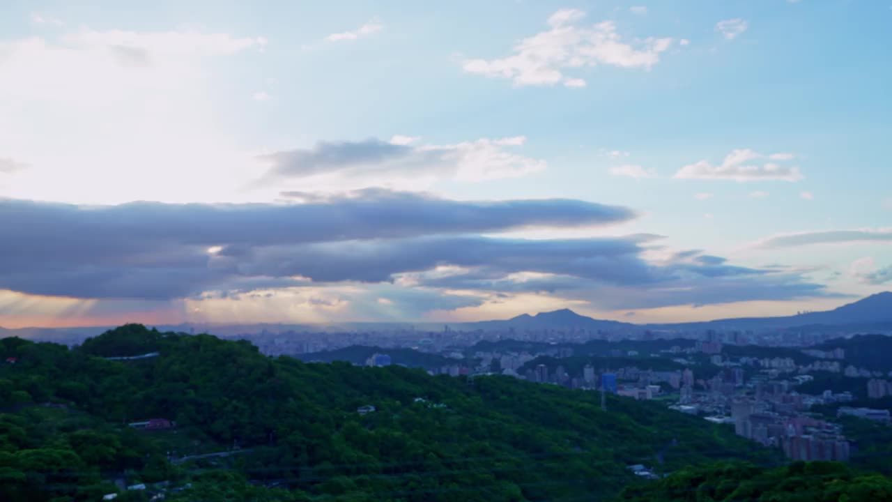 美丽的夕阳在亚洲城市的时间流逝视频下载