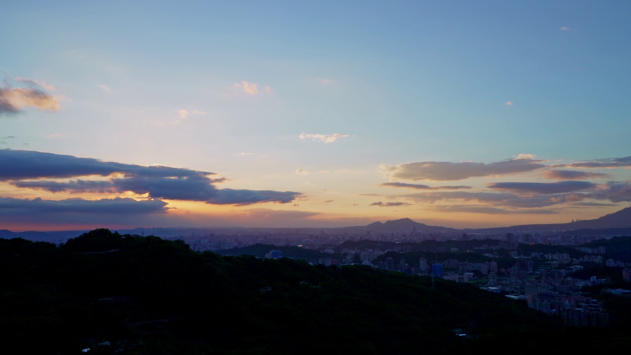 美丽的夕阳在亚洲城市的时间流逝视频素材