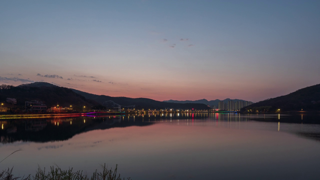 墨旺湖、墨旺水库、春天、樱花、黎明、日出、早晨/韩国京畿道始兴市视频素材