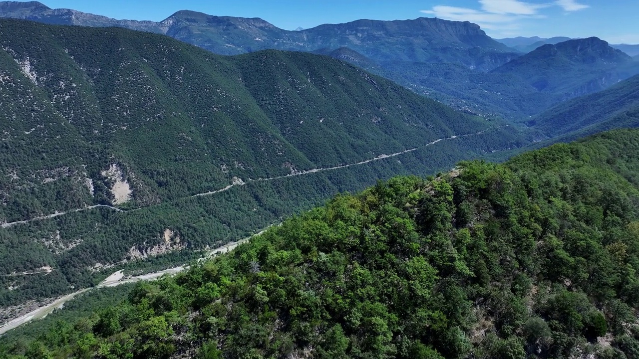 法国阿尔卑斯山脉的埃斯特隆山谷俯视图视频素材