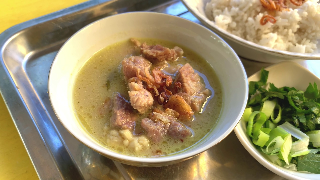 Coto Makassar或牛肉汤。视频素材