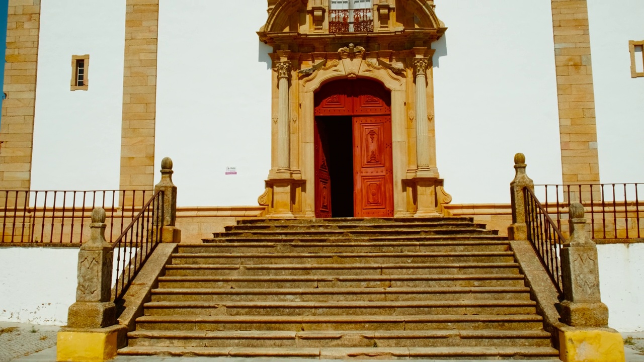 Igreja Matriz Santa Maria da Devesa教堂，Castelo de Vide，葡萄牙视频素材