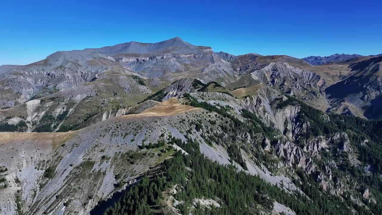 山顶全景鸟瞰图视频素材