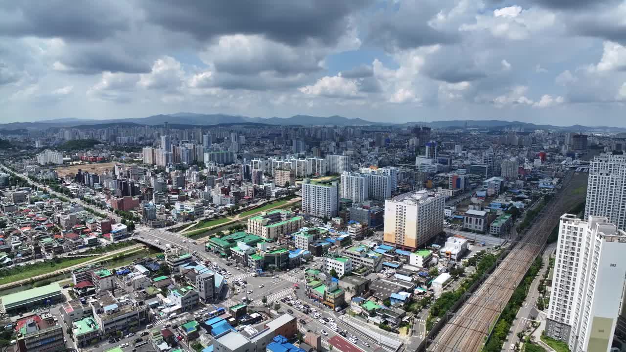 市中心和公寓大楼/韩国大田东区视频素材