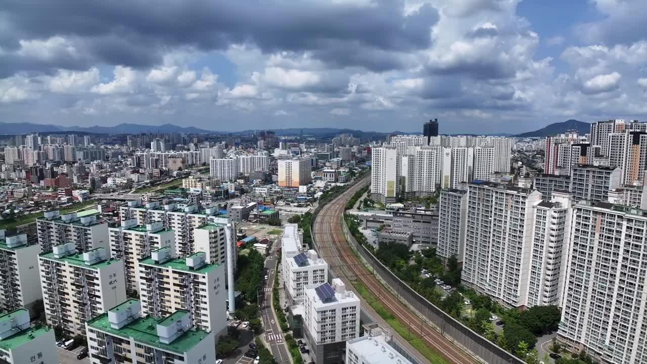 市中心和公寓大楼/韩国大田东区视频素材