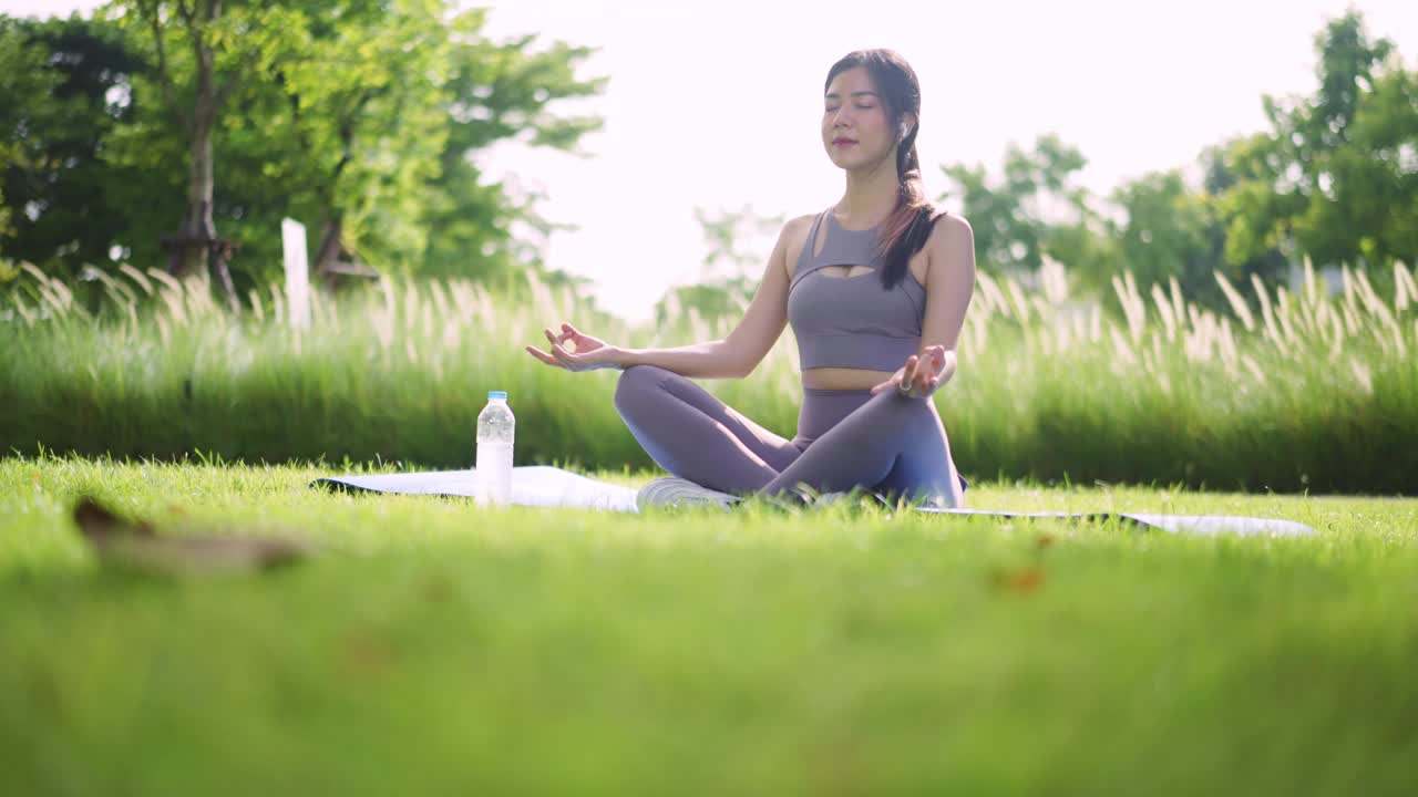 户外运动女性:人，度假，健康，旅行，生活方式，领导力。假期视频素材