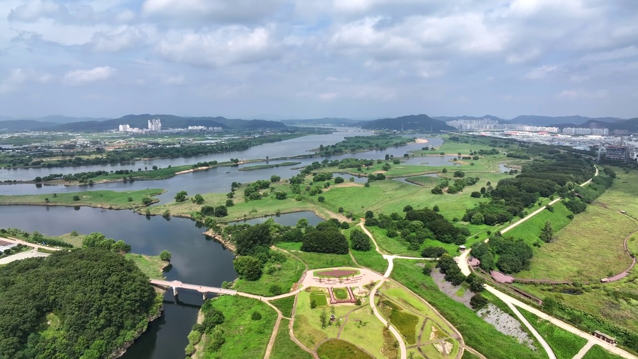 韩国庆尚北道大邱高陵郡锦湖江、洛东江、大明水库、达城seupji湿地的自然风光视频素材