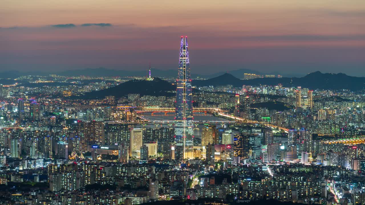 南汉山城要塞、观景台、乐天世界塔、南山塔、建筑物、汉江夜景/首尔，韩国视频素材