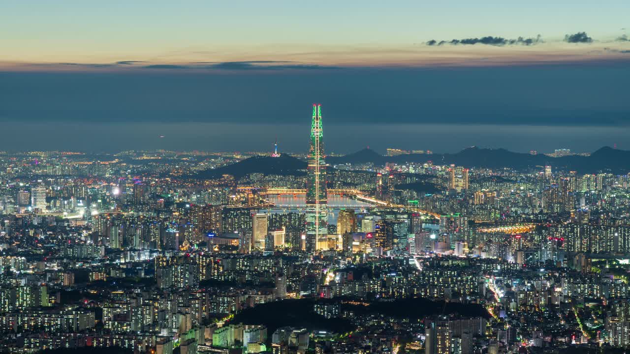 南汉山城要塞、观景台、乐天世界塔、南山塔、建筑物、汉江夜景/首尔，韩国视频素材