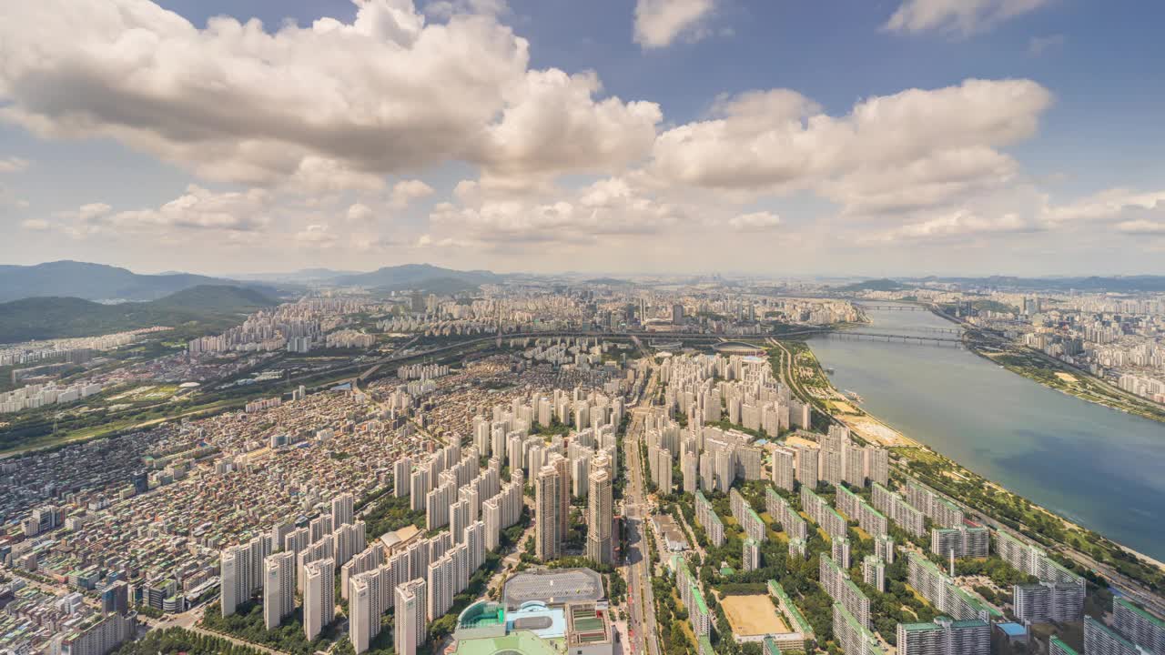 首尔风景，乐天世界大厦，南山大厦，奥林匹克大桥，江边北路高速公路，建筑物，汉江白天/首尔，韩国视频素材