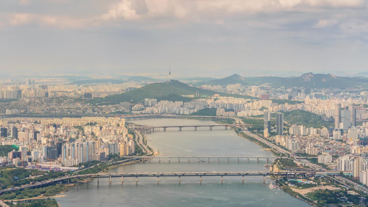 首尔风景，白天的乐天世界大厦，南山大厦，建筑物，汉江/首尔，韩国视频素材