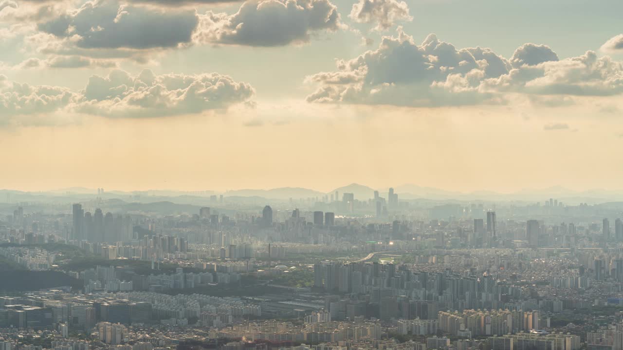 南汉山城，天文台，三成洞，汝矣岛，松坡区，白天的复杂建筑/首尔，韩国视频素材