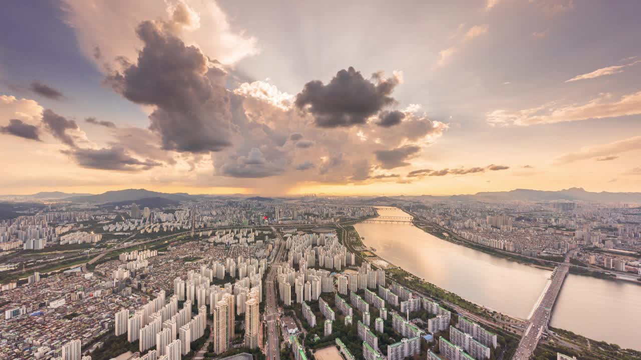 首尔风景，乐天世界大厦，南山大厦，建筑物，汉江，当地白天的暴雨/首尔，韩国视频素材