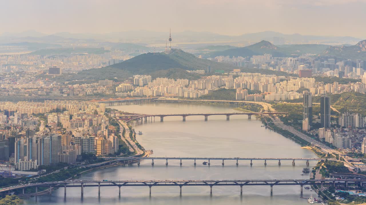 首尔风景，白天的乐天世界大厦，南山大厦，建筑物，汉江/首尔，韩国视频素材