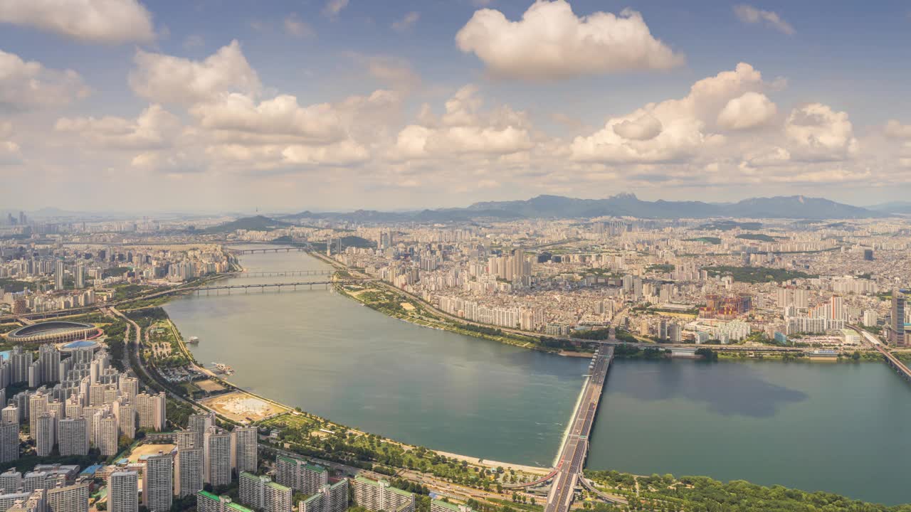 首尔风景，白天的乐天世界大厦，南山大厦，建筑物，汉江/首尔，韩国视频素材