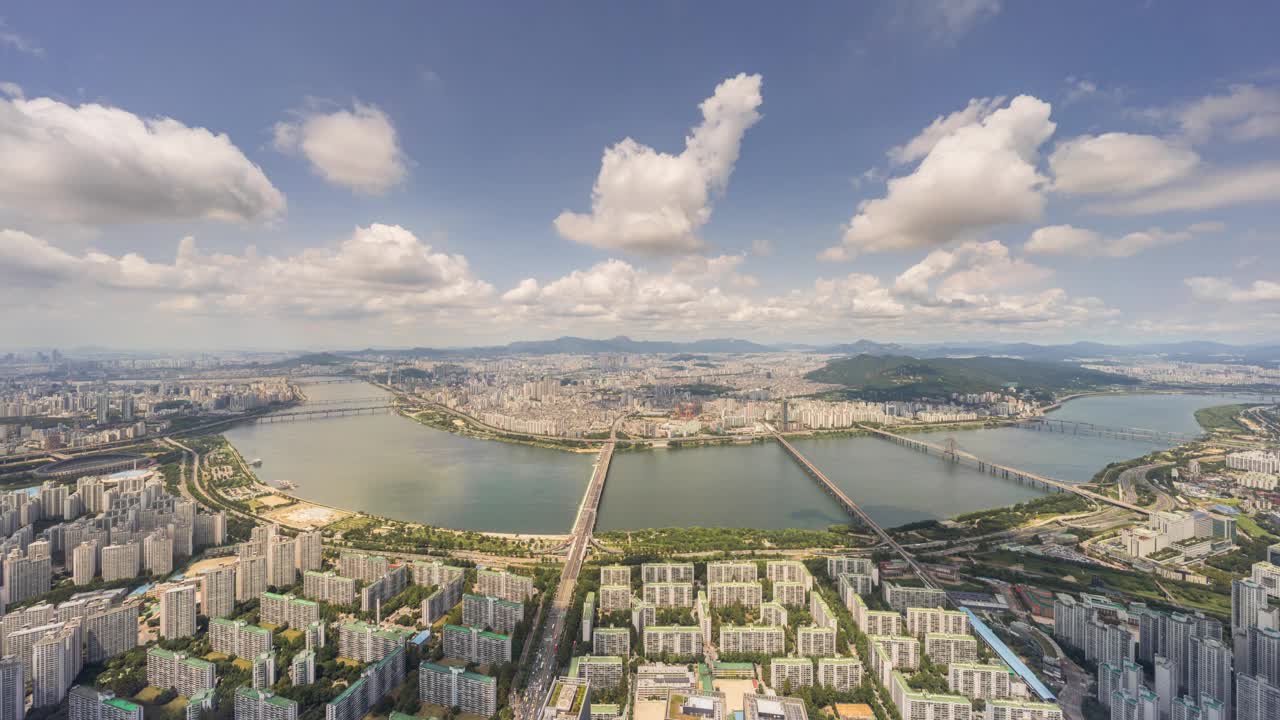 首尔风景，白天的乐天世界大厦，南山大厦，建筑物，汉江/首尔，韩国视频素材