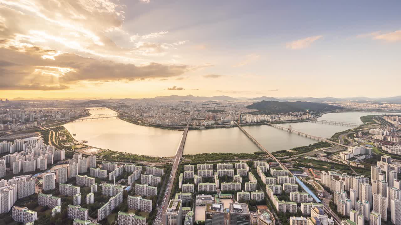 首尔风景，乐天世界大厦，南山大厦，建筑物，汉江在白天和晚上/首尔，韩国视频素材