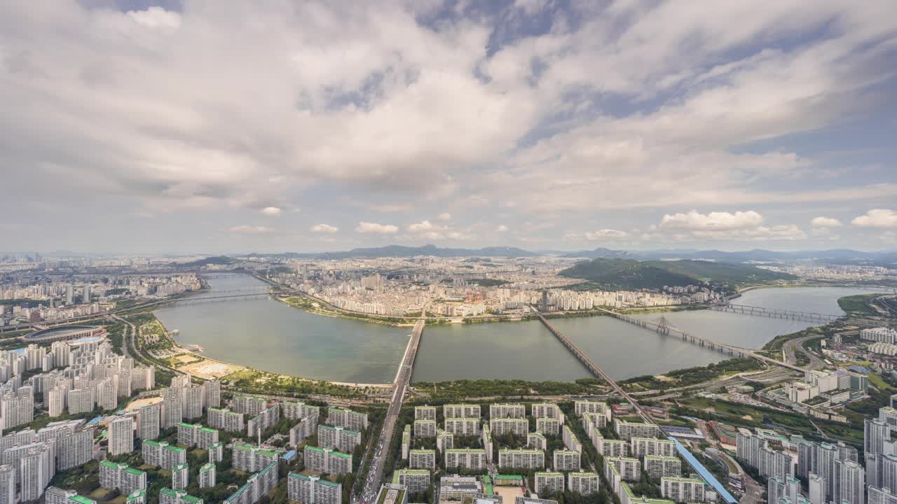 首尔风景，白天的乐天世界大厦，南山大厦，建筑物，汉江/首尔，韩国视频素材