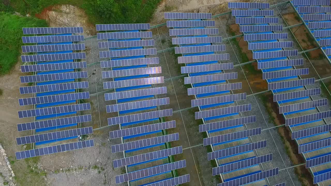 自然、乡村和太阳能电池板/韩国江原道盈月郡视频素材