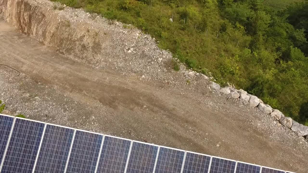 自然、乡村和太阳能电池板/韩国江原道盈月郡视频素材