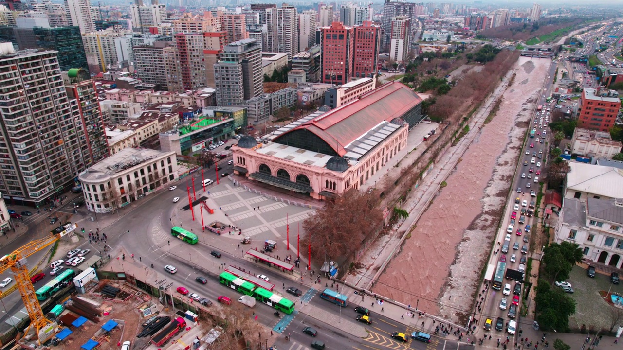 历史建筑鸟瞰图，马浦站文化中心，老火车站。智利视频素材