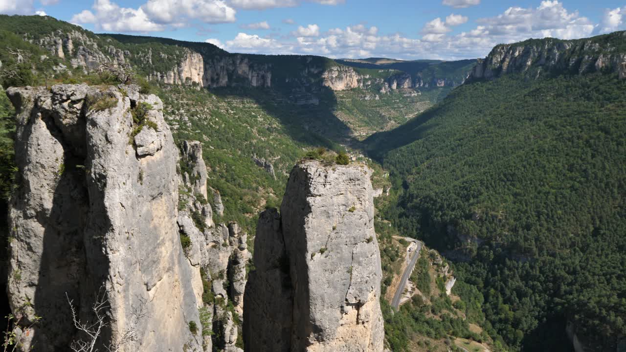 法国奥西塔尼亚的拉琼特峡谷、埃维隆和洛桑省视频素材